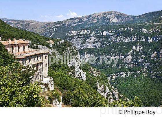 VILLAGE PERCHE  DE GOURDON, VALLEE DU LOUP,  ALPES MARITIMES. (06F02724.jpg)