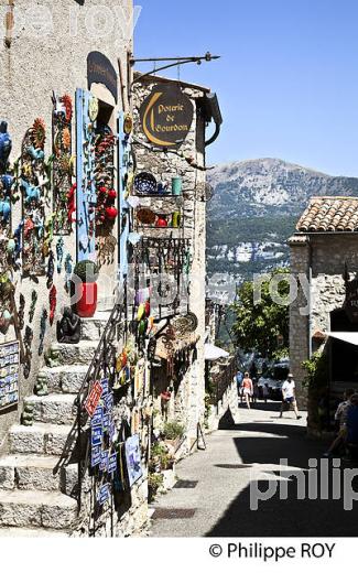 VILLAGE PERCHE  DE GOURDON, VALLEE DU LOUP,  ALPES MARITIMES. (06F02729.jpg)