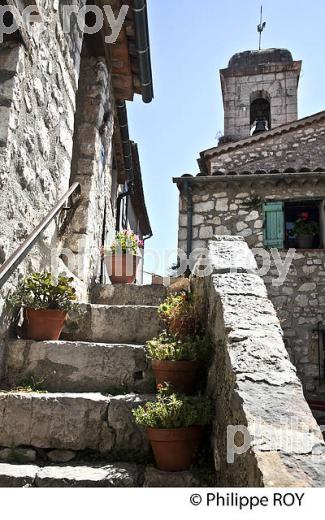 VILLAGE PERCHE  DE GOURDON, VALLEE DU LOUP,  ALPES MARITIMES. (06F02731.jpg)