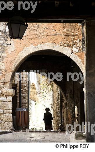 VILLAGE PERCHE  DE TOURRETTES SUR LOUP, VALLEE DU LOUP,  ALPES MARITIMES. (06F02804.jpg)