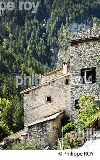 VILLAGE PERCHE DE PUGET ROSTANG, VALLEE DE LA ROUDOULE, ALPES MARITIMES. (06F03030.jpg)