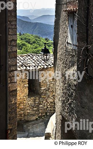 VILLAGE PERCHE DE AUVARE, VALLEE DE LA ROUDOULE, ALPES MARITIMES. (06F03103.jpg)