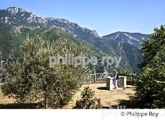 VILLAGE PERCHE   DE UTELLE , VALLEE DE LA VESUBIE, ALPES MARITIMES. (06F03409.jpg)