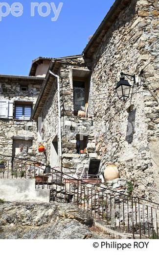 VILLAGE PERCHE   DE UTELLE , VALLEE DE LA VESUBIE, ALPES MARITIMES. (06F03412.jpg)