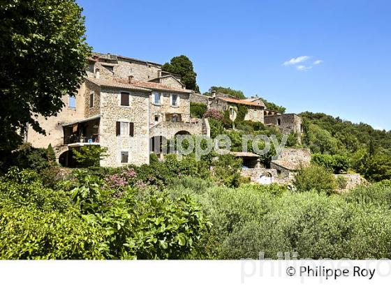 VILLAGE FORIFIE DE BANNE, VALLEE DU CHASSEZAC, BAS-VIVARAIS, ARDECHE. (07F00134.jpg)