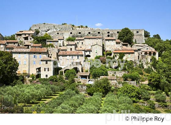 VILLAGE FORIFIE DE BANNE, VALLEE DU CHASSEZAC, BAS-VIVARAIS, ARDECHE. (07F00135.jpg)