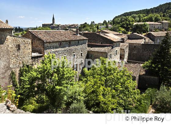 VILLAGE FORIFIE DE BANNE, VALLEE DU CHASSEZAC, BAS-VIVARAIS, ARDECHE. (07F00203.jpg)