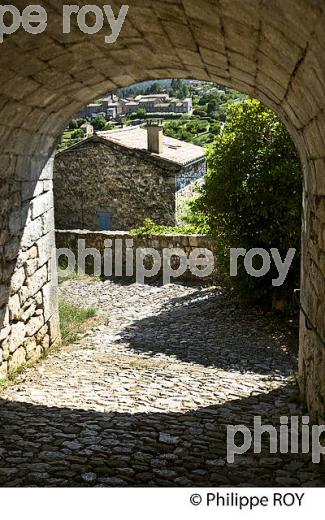 CHATEAU DE BANNE, VILLAGE FORIFIE DE BANNE, VALLEE DU CHASSEZAC, BAS-VIVARAIS, ARDECHE. (07F00226.jpg)