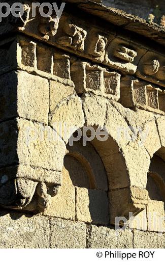 EGLISE ROMANE,VILLAGE PERCHE DE THINES, VALLEE DE LA THINES,  BAS-VIVARAIS, ARDECHE. (07F00335.jpg)