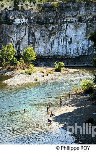PLAGE DE LA PADELLE ET LES GORGES DU CHASSEZAC, BAS-VIVARAIS, ARDECHE. (07F00527.jpg)