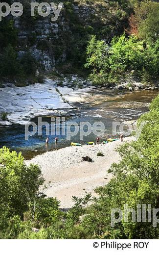PLAGE DANS  LES GORGES DU CHASSEZAC, BOIS DE PAIOLIVE,  BAS-VIVARAIS, ARDECHE. (07F00535.jpg)