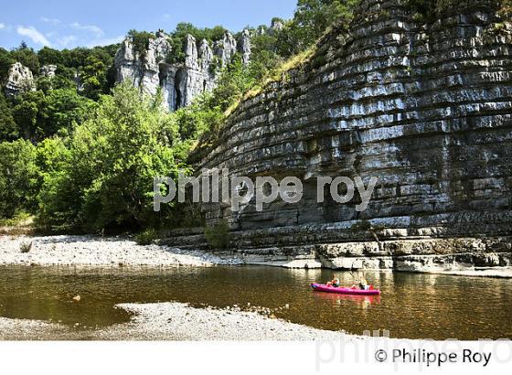 DESCENTE EN CANOE,  GORGES DU CHASSEZAC, COMMUNE BERRIAS ET CASTELJAU,  BAS-VIVARAIS, ARDECHE. (07F00601.jpg)