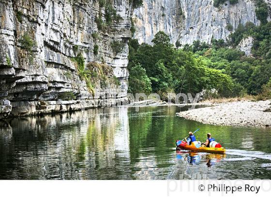 DESCENTE EN CANOE,  GORGES DU CHASSEZAC, COMMUNE BERRIAS ET CASTELJAU,  BAS-VIVARAIS, ARDECHE. (07F00604.jpg)