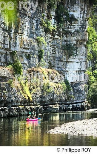 DESCENTE EN CANOE,  GORGES DU CHASSEZAC, COMMUNE BERRIAS ET CASTELJAU,  BAS-VIVARAIS, ARDECHE. (07F00620.jpg)