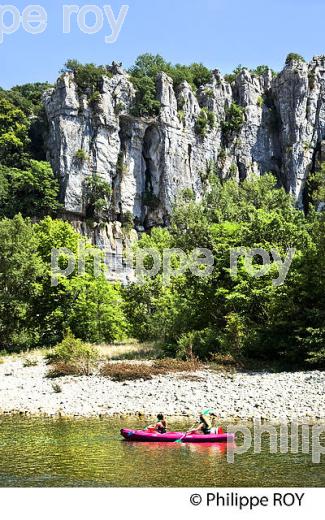 DESCENTE EN CANOE,  GORGES DU CHASSEZAC, COMMUNE BERRIAS ET CASTELJAU,  BAS-VIVARAIS, ARDECHE. (07F00624.jpg)