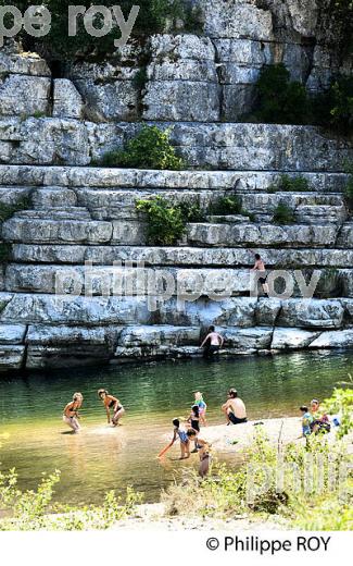 PLAGE,  GORGES DU CHASSEZAC, COMMUNE BERRIAS ET CASTELJAU,  BAS-VIVARAIS, ARDECHE. (07F00632.jpg)