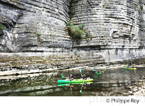 DESCENTE EN CANOE,  GORGES DU CHASSEZAC, COMMUNE LES VANS,  BAS-VIVARAIS, ARDECHE. (07F00816.jpg)