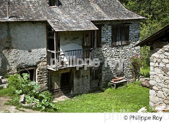 MAISON TRADITIONNELLE, RESERVE NATURELLE,  MASSIF DU VALIER,  COUSERANS, ARIEGE. (09F00325.jpg)