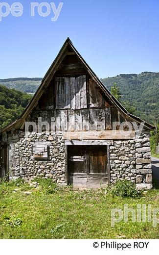 MAISON TRADITIONNELLE, RESERVE NATURELLE,  MASSIF DU VALIER,  COUSERANS, ARIEGE. (09F00327.jpg)