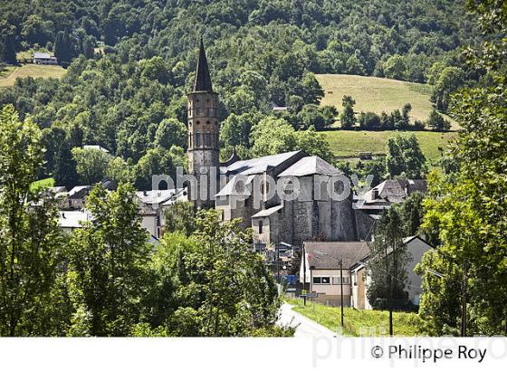 EGLISE ET  VILLAGE DE MASSAT,  VALLEE DE L' ARAC, COUSERANS,  ARIEGE. (09F00509.jpg)