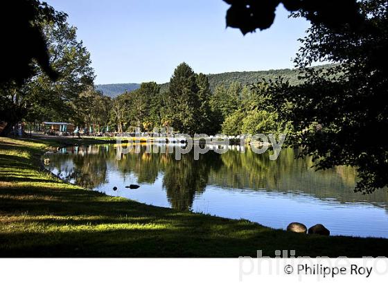 FOIX PLAGE, LAC DE LABARRE, RIVIERE ARIEGE, VILLE DE FOIX, ARIEGE. (09F00604.jpg)