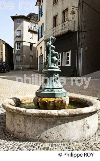 FONTAINE DE LA PLACE DUTHIL,  VILLE DE FOIX, ARIEGE (09F00825.jpg)