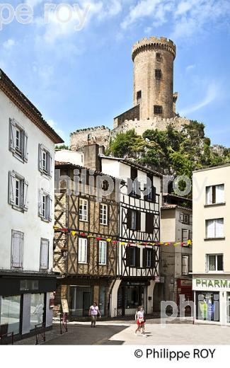 MAISON A COLOMBAGES, ET CHATEAU DE FOIX, PLACE PARMENTIER,  VILLE DE FOIX, ARIEGE. (09F00829.jpg)