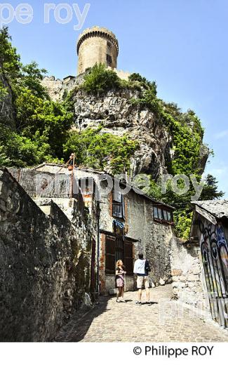 LA RUE DES GRANDS DUCS, ET CHATEAU DE FOIX,   VILLE DE FOIX, ARIEGE. (09F00837.jpg)