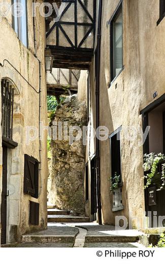 PONTILS, RUE DES GRANDS DUCS, ET CHATEAU DE FOIX,   VILLE DE FOIX, ARIEGE. (09F00904.jpg)