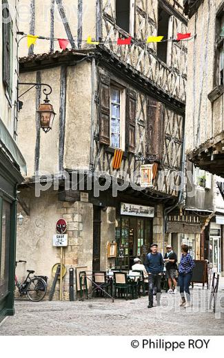 MAISON A COLOMBAGES,  RUE LABISTOUR,  VILLE DE FOIX, ARIEGE. (09F00915.jpg)