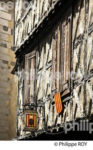 MAISON A COLOMBAGES,  RUE LABISTOUR,  VILLE DE FOIX, ARIEGE. (09F00920.jpg)