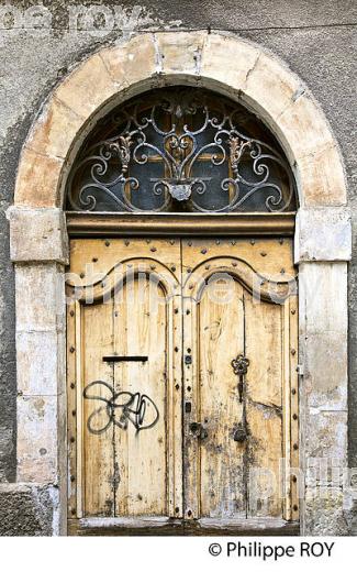 PORTE D' HOTEL PARTICULIER,  RUE  DE LA FAURIE,    VILLE DE FOIX, ARIEGE. (09F00930.jpg)