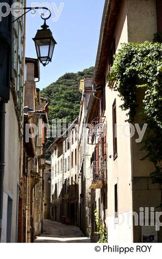 LA RUE DU RIVAL,  VILLE DE FOIX, ARIEGE. (09F00936.jpg)