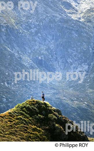 RANDONNEE PEDESTREE, MASSIF DU COUSERANS, AUZAT, ARIEGE. (09F01406.jpg)