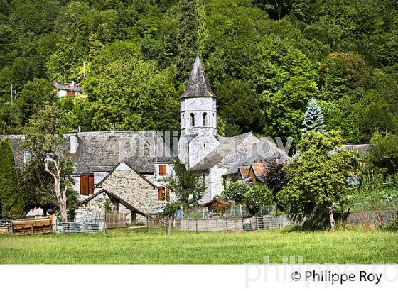 VILLAGE  DE SAINT LARY, VALLEE DE LA BELLONGUE,  COUSERANS, ARIEGE. (09F01434.jpg)