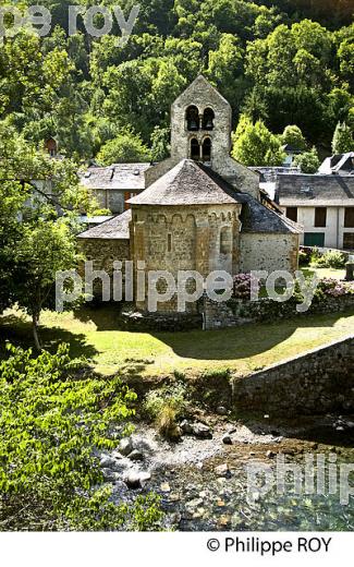 VILLAGE LES BORDES-SUR-LEZ,   COUSERANS, ARIEGE. (09F01524.jpg)