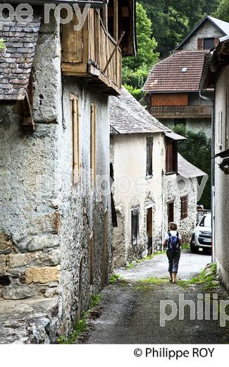 VILLAGE LES BORDES-SUR-LEZ,   COUSERANS, ARIEGE. (09F01530.jpg)