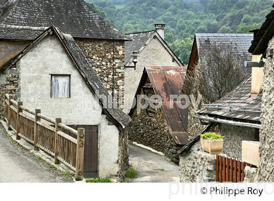 VILLAGE DE AYET, VALLEE DE -BETHMALE,   COUSERANS, ARIEGE. (09F01603.jpg)