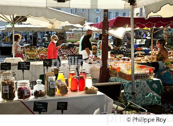 LE MARCHE DE SAINT-GIRONS, VALLEE DU SALAT,  COUSERANS, ARIEGE. (09F02208.jpg)