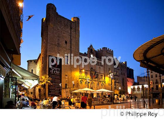 PLACE DE L' HOTEL DE VILLE, DONJON GILLES AYCELIN,  ET PALAIS DES ARCHEVEQUES, VILLE DE NARBONNE, AUDE, OCCITANIE (11F00218.jpg)