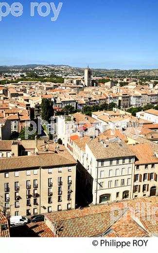 PANORAMA DEPUIS LE  DONJON GILLES AYCELIN, SUR LA  VILLE DE NARBONNE, AUDE, OCCITANIE. (11F00319.jpg)
