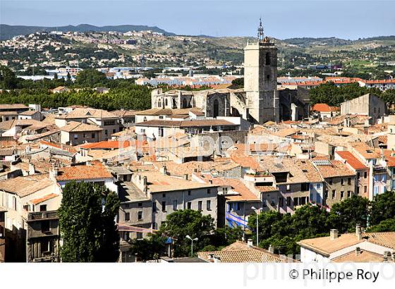 PANORAMA DEPUIS LE  DONJON GILLES AYCELIN, SUR LA  VILLE DE NARBONNE, AUDE, OCCITANIE. (11F00322.jpg)
