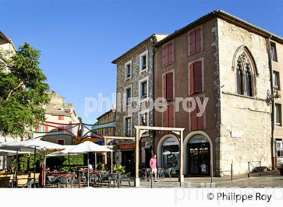 PLACE DES QUATRE FONTAINES, MAISON DES INQUANTS, VILLE DE  NARBONNE, AUDE, OCCITANIE. (11F00334.jpg)