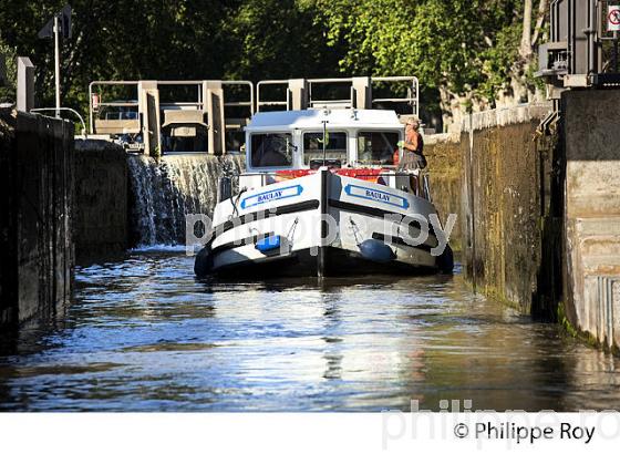 CANAL DE LA ROBINE, VILLE DE NARBONNE, AUDE, OCCITANIE. (11F00629.jpg)