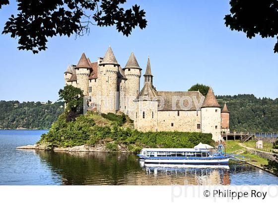 CHATEAU DE VAL, HAUTE VALLEE DE LA DORDOGNE, CANTAL. (15F00113.jpg)