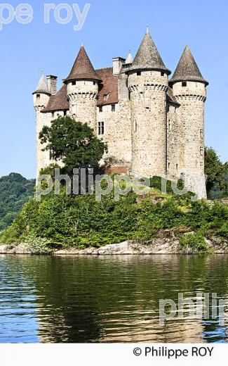 CHATEAU DE VAL, HAUTE VALLEE DE LA DORDOGNE, CANTAL. (15F00114.jpg)