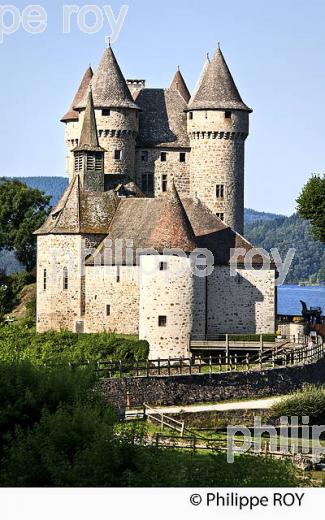 CHATEAU DE VAL, HAUTE VALLEE DE LA DORDOGNE, CANTAL. (15F00115.jpg)