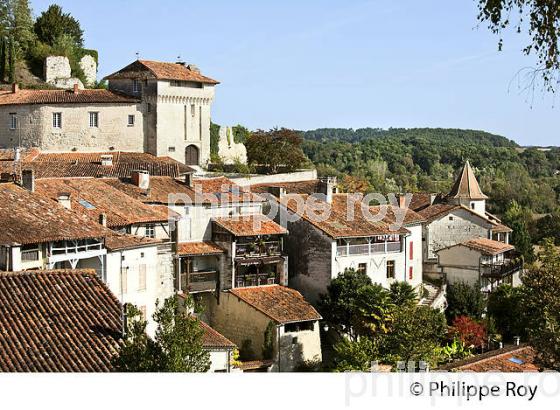 VILLAGE  FORTIFIE  DE  AUBETERRE SUR DRONNE,  VALLEE DE LA DRONNE,  CHARENTE. (16F00703.jpg)
