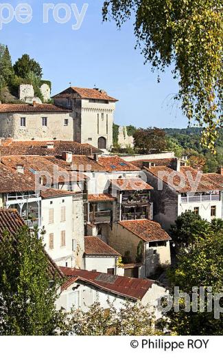 VILLAGE  FORTIFIE  DE  AUBETERRE SUR DRONNE,  VALLEE DE LA DRONNE,  CHARENTE. (16F00706.jpg)