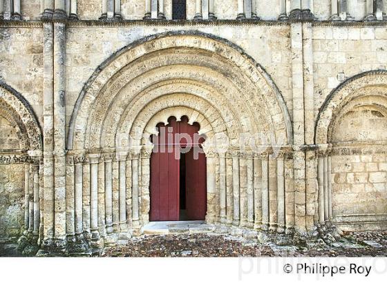 EGLISE SAINT-JACQUES,  VILLAGE    DE  AUBETERRE SUR DRONNE,  VALLEE DE LA DRONNE,  CHARENTE. (16F00816.jpg)